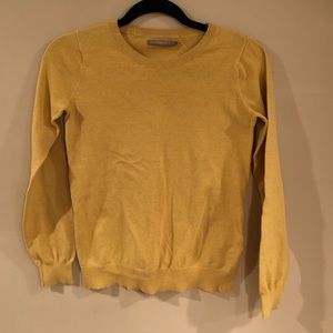 Mustard yellow / orange sweater